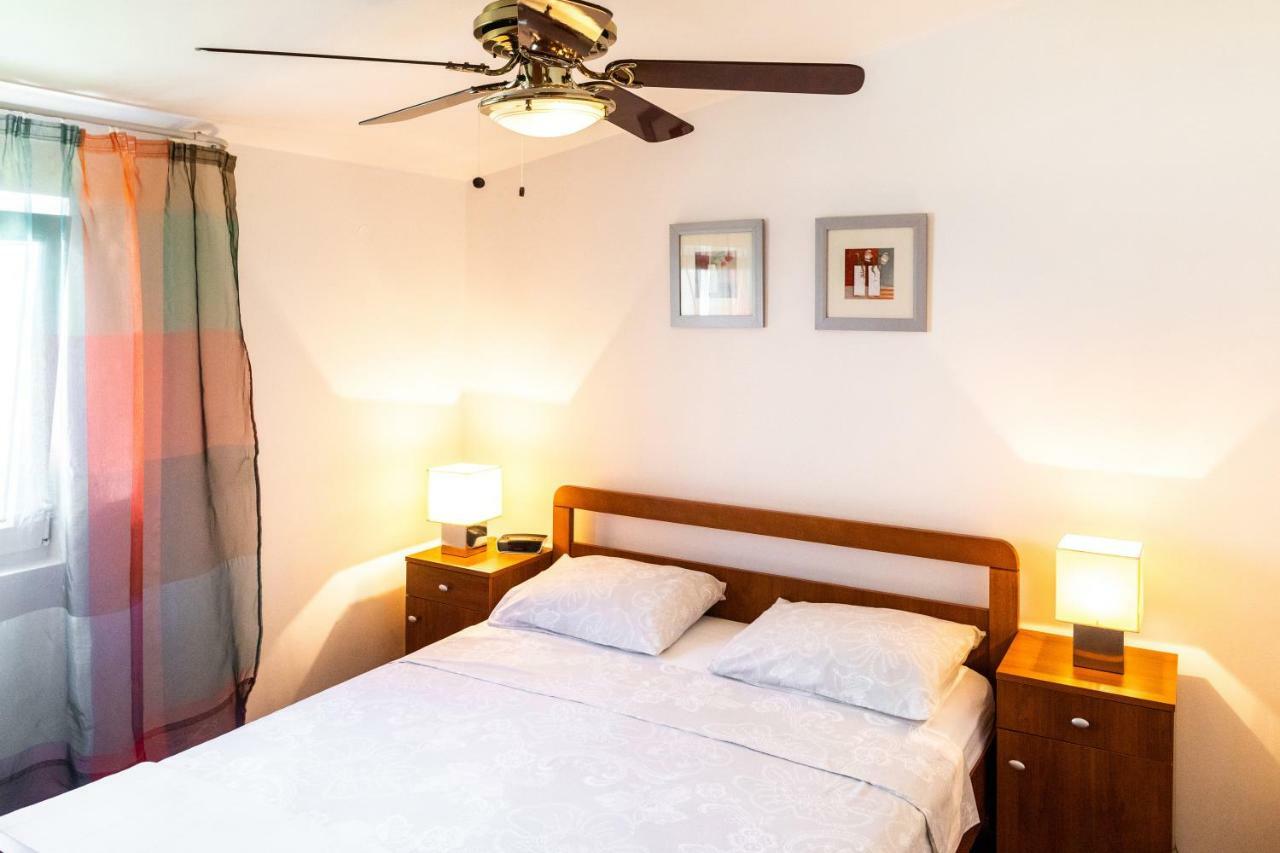 Ferienwohnung Lambrisa Trogir Exterior foto